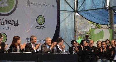 EL INTENDENTE DE LAN�S, DAR�O D�AZ P�REZ JUNTO A LA PRESEIDENTA CRISTINA FERN�NDEZ DE KIRCHNER 