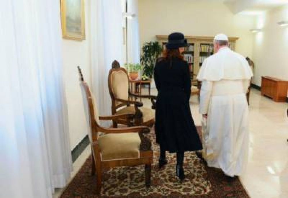 Francisco invit� a Cristina a romper el protocolo