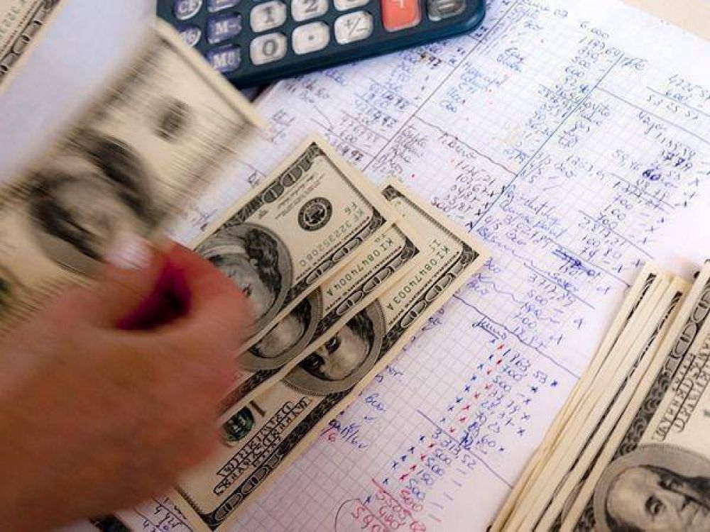 El d�lar "libre" subi� tres centavos y alcanz� otro precio m�ximo, a $8,08