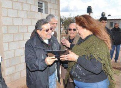 Beder inaugurar� viviendas y tendidos el�ctricos en el interior