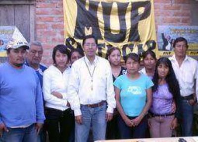 El candidato a diputado nacional Dante Aucapi�a recorrio barrios de la zona sudoeste. 