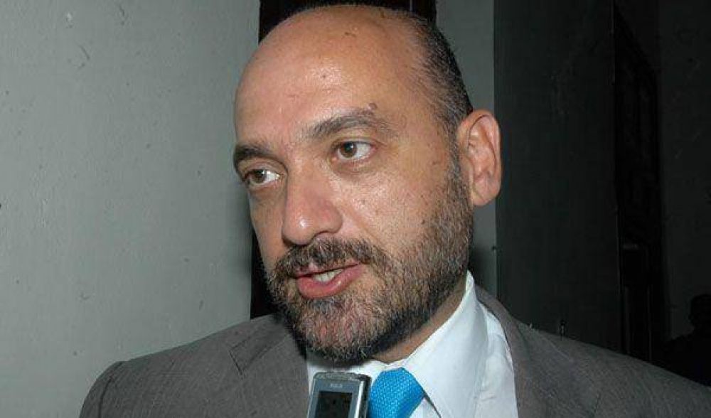 �Nuestro deber como militantes es defender las instituciones y la constituci�n nacional�