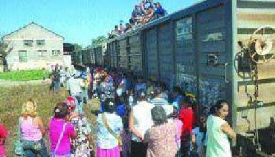 El tren varado en Embarcaci�n en el medio de una disputa pol�tica