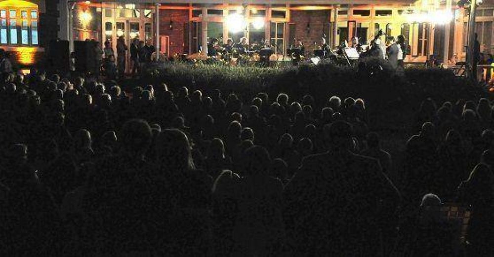 M�s de 1200 personas disfrutaron de la Camerata Bariloche en San Mart�n