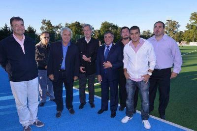Cariglino y De La Sota inauguraron un nuevo sistema de iluminaci�n led