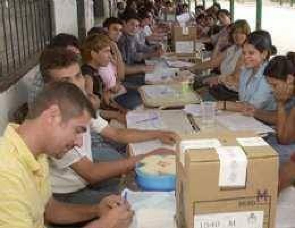 La Naci�n paga menos de $ 0,50 por votante a los partidos locales