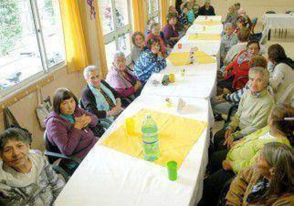 Cumpli� 21 a�os el Centro Integral de la Tercera Edad 