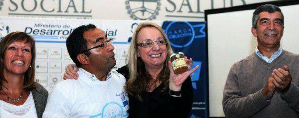 Alicia Kirchner entreg� t�tulos de Marca Colectiva