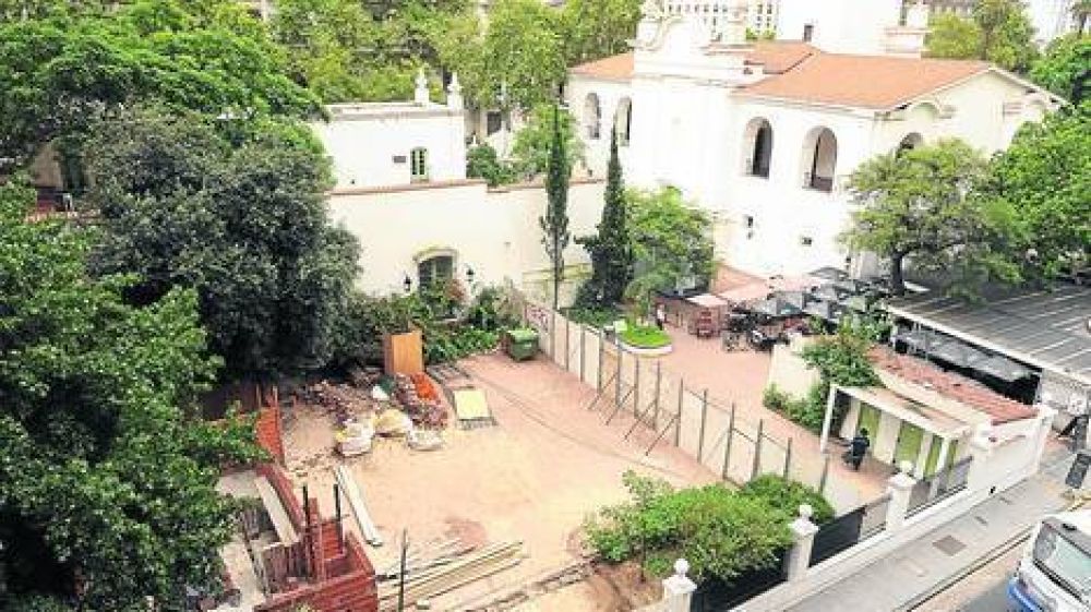 El Gobierno defiende la obra que clausur� la Ciudad en el Cabildo