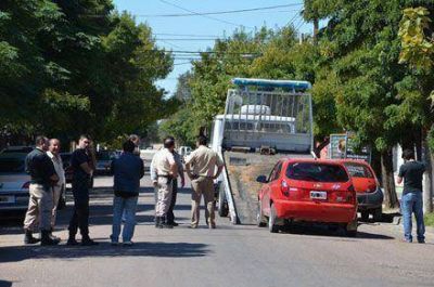 Persecuci�n espectacular a dos personas que apuntaron con un arma a polic�as