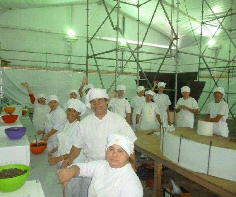 Miramar palpita la elaboraci�n del Huevo de Pascua Artesanal