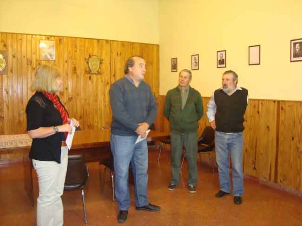 Entrega de subsidios a instituciones aratenses