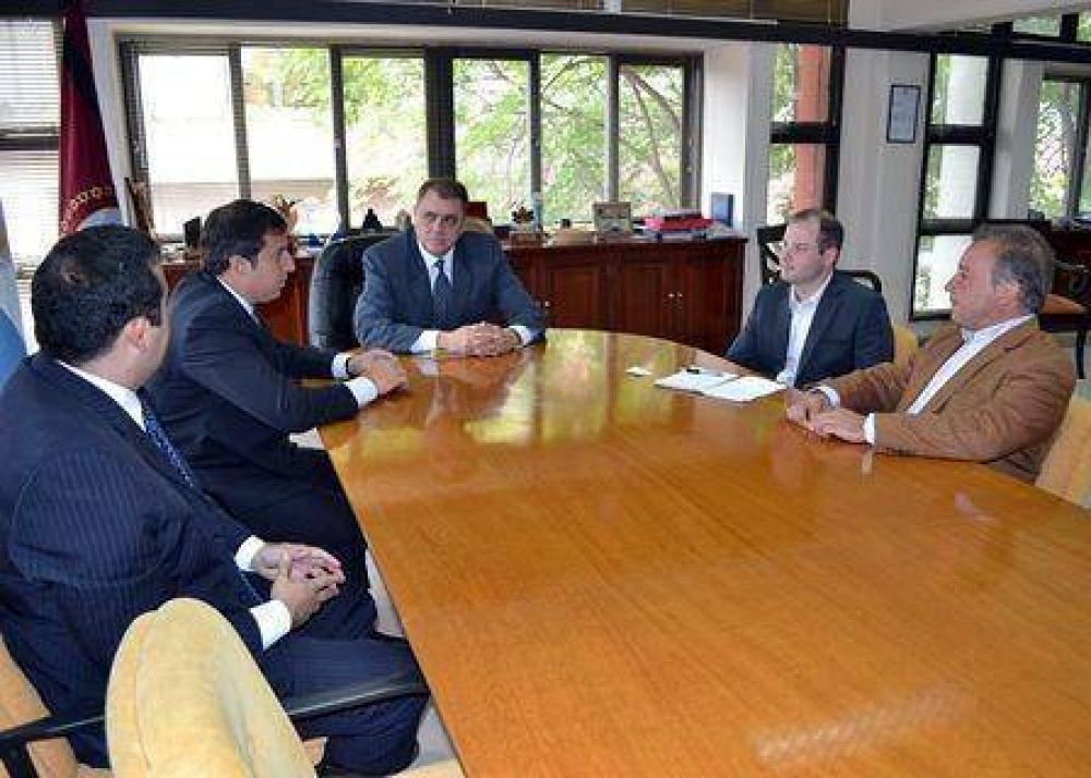 Presentaron acciones del Gobierno a diplom�tico de EEUU
