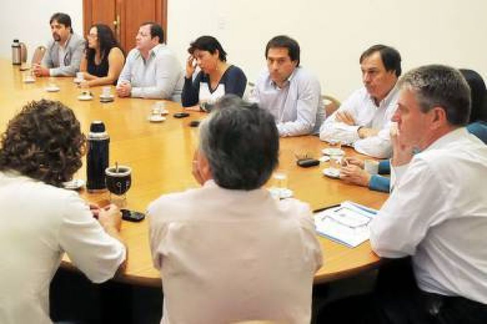 El Gobierno ratific� su compromiso de mejorar el funcionamiento del Hospital