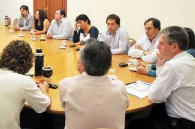 El Gobierno ratific� su compromiso de mejorar el funcionamiento del Hospital