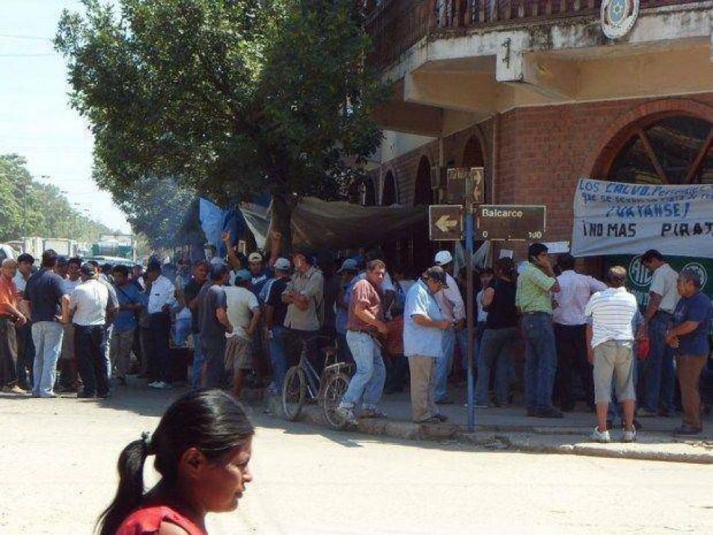 Siguen los conflictos en Salvador Mazza
