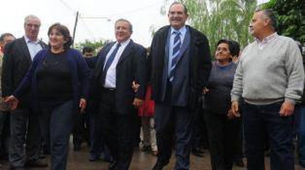 Alperovich insinu� que liderar� la lista de diputados en octubre