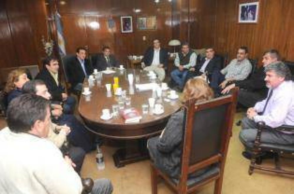 Concejales oficialistas negocian una tregua