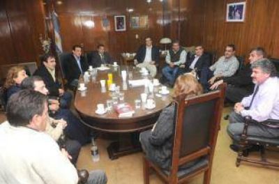Concejales oficialistas negocian una tregua
