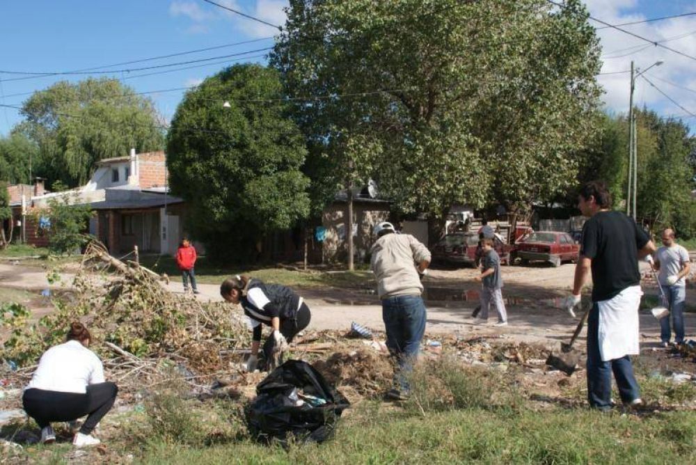 La JP N�stor Kirchner realiz� una jornada de limpieza en el barrio Pueyrred�n