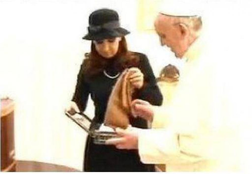 El Papa Francisco con un poncho catamarque�o