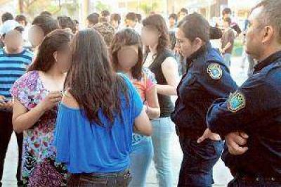 La noche de terror en la autopista alcanza a padres de menores