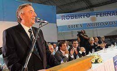 Advierten por retroceso en la econom�a pero para Kirchner "la Argentina no ha ca�do en recesi�n" 