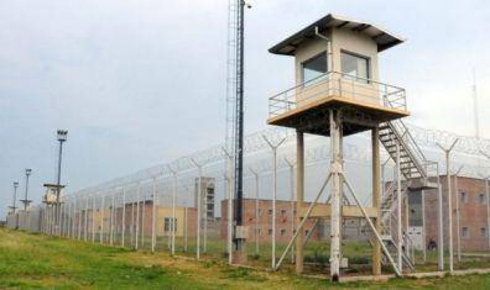 Torturas a un joven en c�rcel de Pi�ero