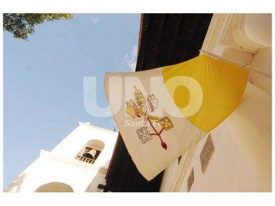 Con banderas y campanadas, Santa Fe saludar� a Francisco