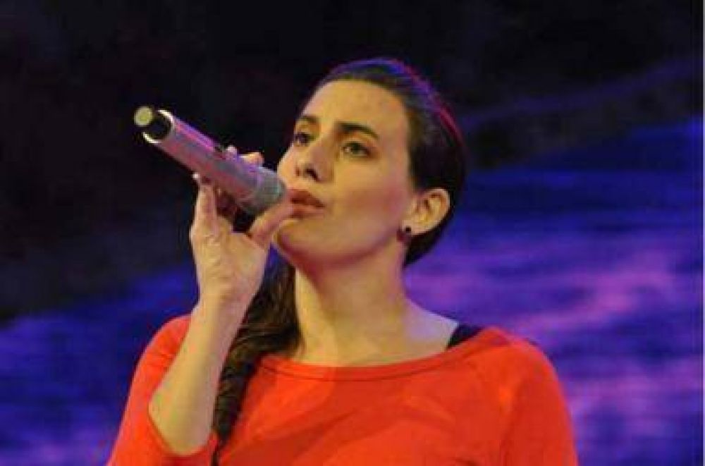 Una olavarriense finalista del American Idol en Disney