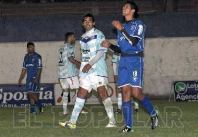 A Racing se le escabulleron dos puntos con el �ltimo suspiro
