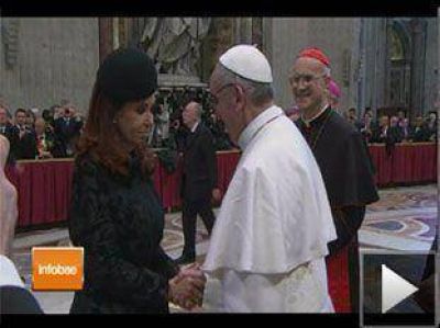 Cristina Kirchner abri� los saludos formales