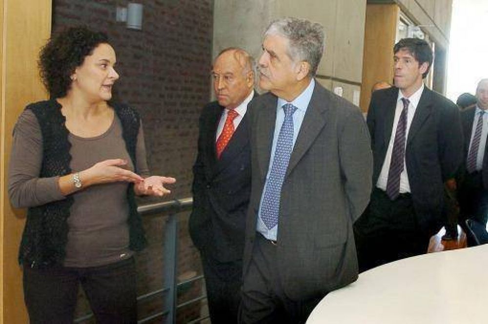 De Vido: "El financiamiento es para obras y no para financiar d�ficit"