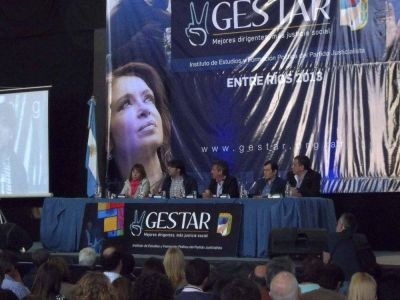 EL INTENDENTE DE LAN�S, DAR�O D�AZ P�REZ, ASISTI� AL ENCUENTRO NACIONAL GESTAR 2013 