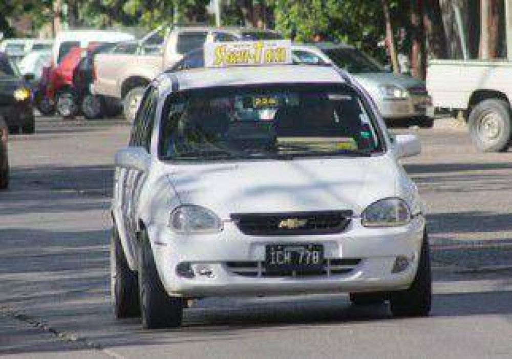 Nueva asociaci�n de taxistas pedir� aumentar la tarifa 