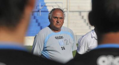 Oyola, con todo: "Racing se est� yendo al descenso y hay jugadores que salen de joda"