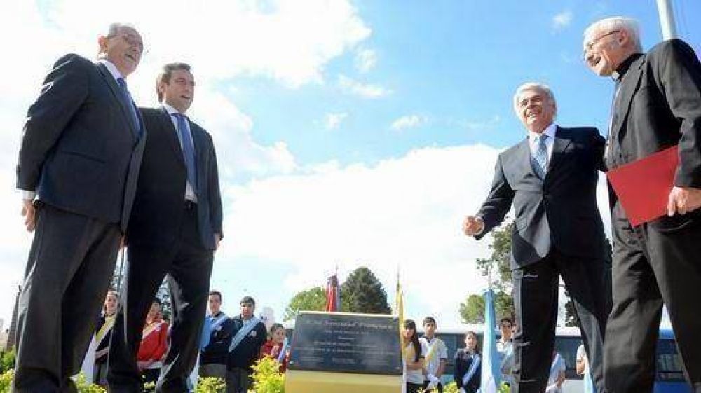 ���ez, De la Sota y Mestre homenajearon al Papa