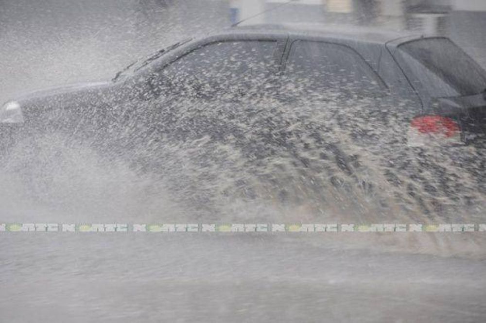 Con casi 24 horas de agua ca�da, contin�a el alerta por intensas precipitaciones