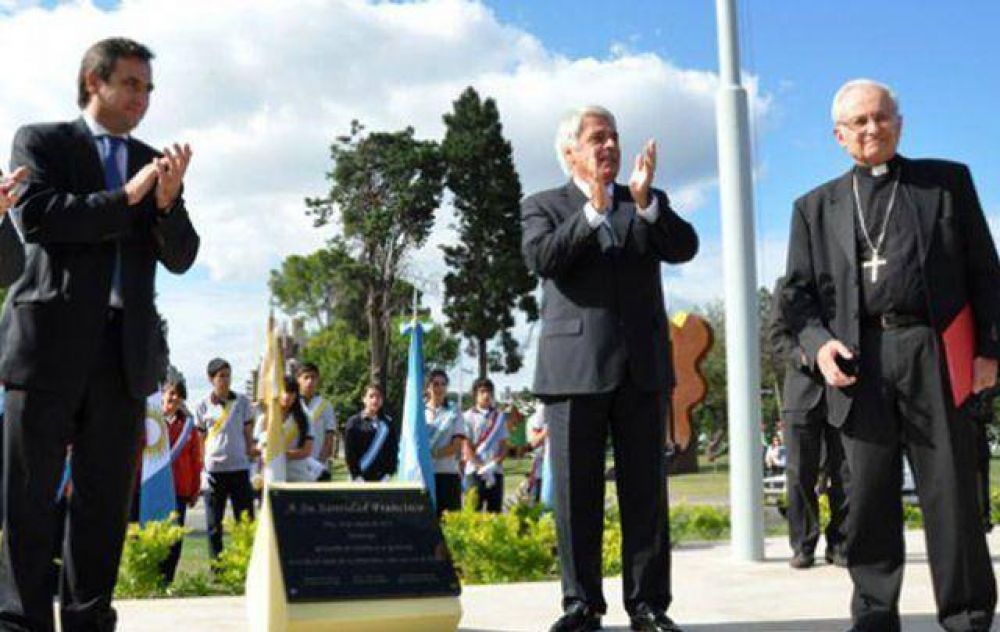 Inauguraron un solar en homenaje al Papa en C�rdoba