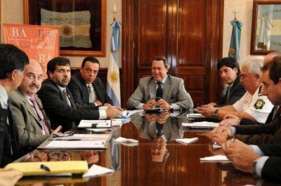 C�ffaro y vecinos con el ministro Casal