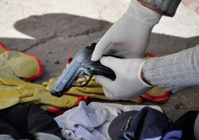 Persecuci�n: abrieron el auto y descubrieron que el arma es una r�plica