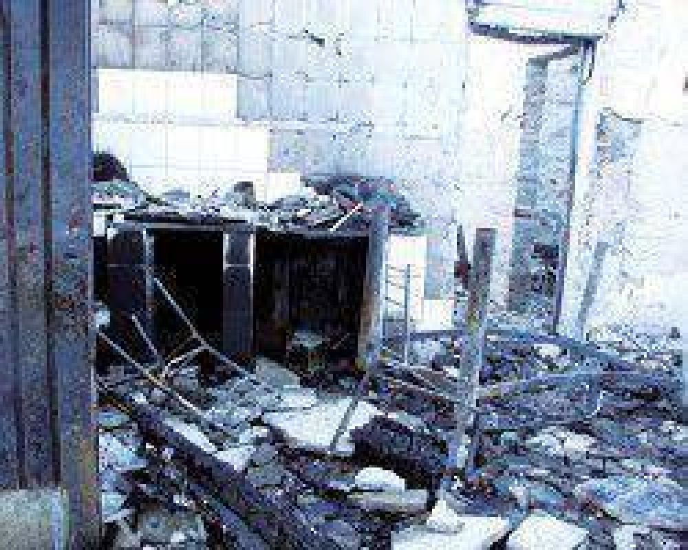 Incendiaron dos casas por la muerte de un hombre en la villa Uni�n