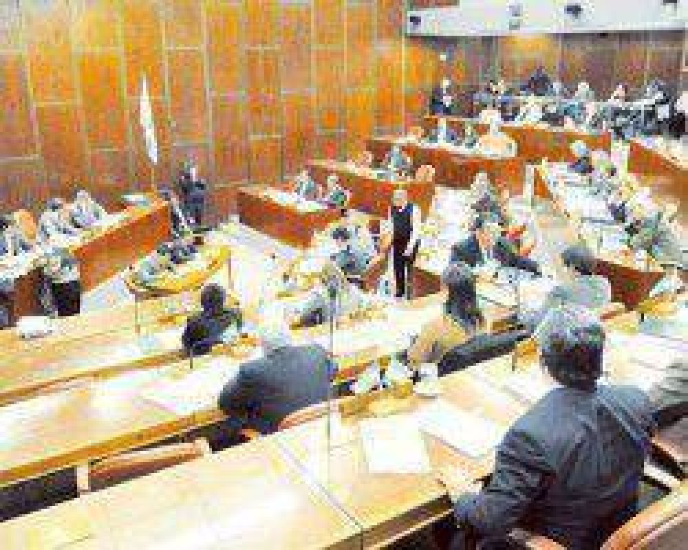Diputados esperan a la Justicia para evaluar actuaciones contra C�mpora