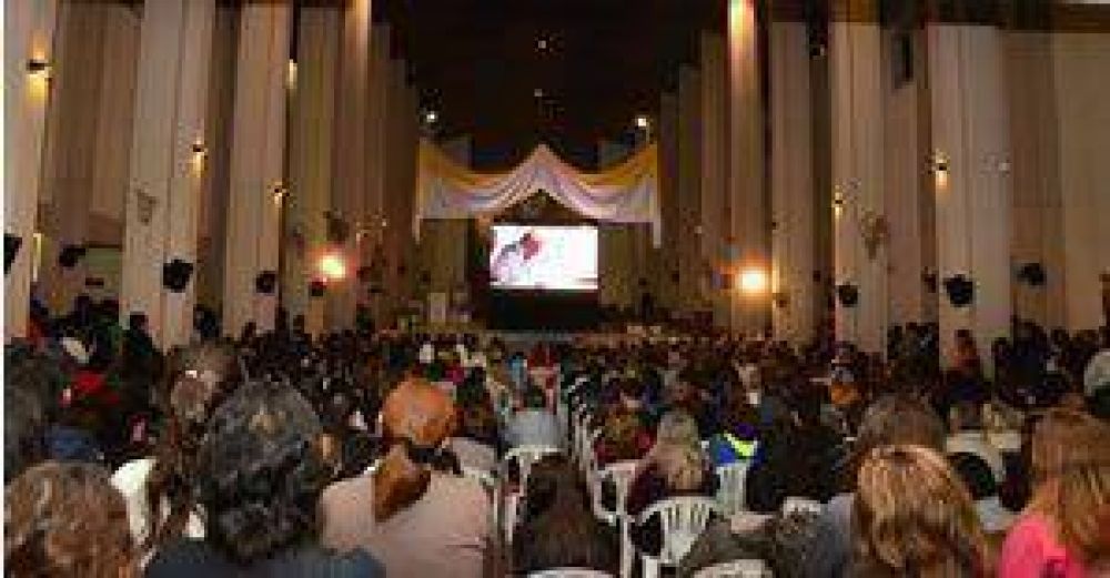 En la Iglesia Catedral: San Juan or� con el Papa por pantalla gigante