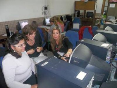 Vocales del CGE y AGMER asesoraron a docentes locales