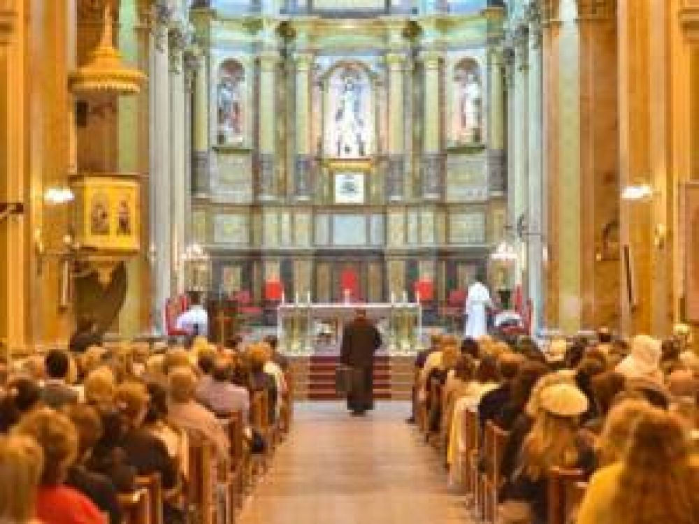 En la Catedral, los puntanos festejaron con una misa la asuncin de Francisco
