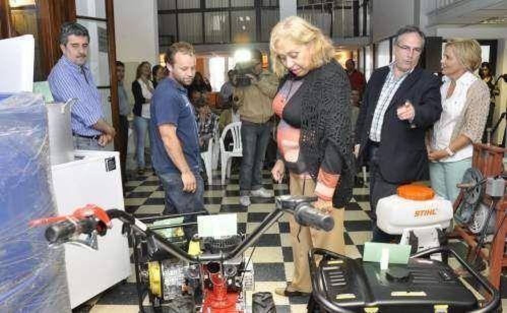 El Municipio entreg� materiales e insumos del Programa de Agricultura Periurbana