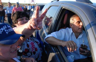 Inauguraci�n y promesa de m�s pavimento para la Ruta provincial 17
