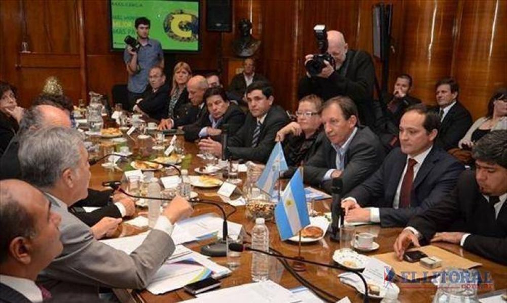 Ma�ana se concretar� el encuentro entre De Vido, Camau y jefes comunales