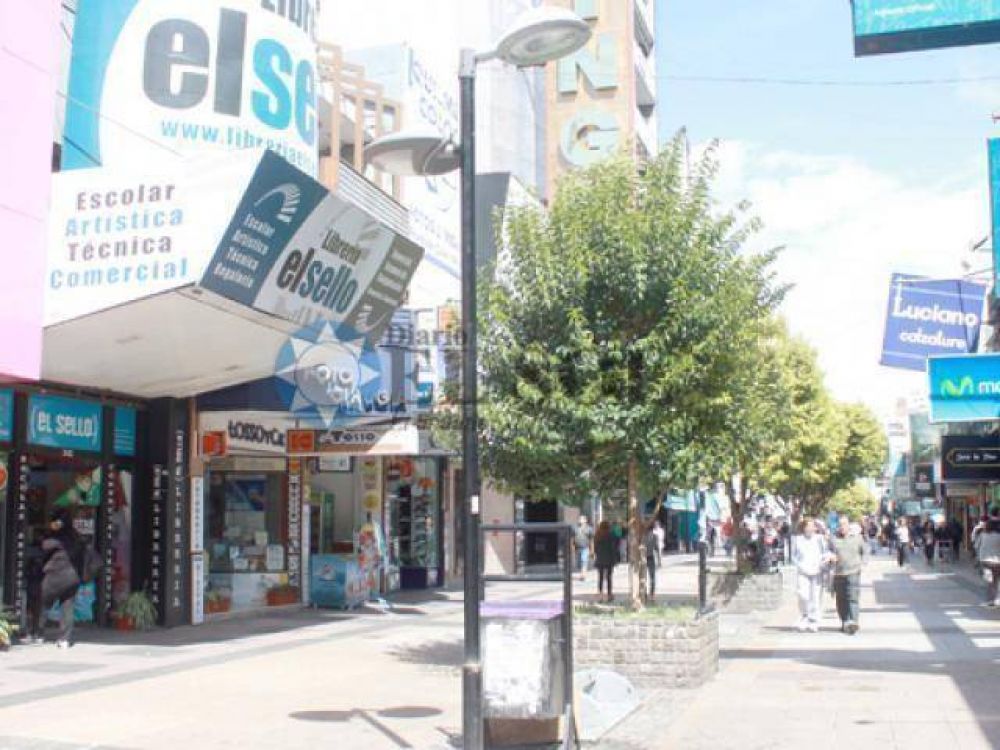 Cambian luces en la peatonal